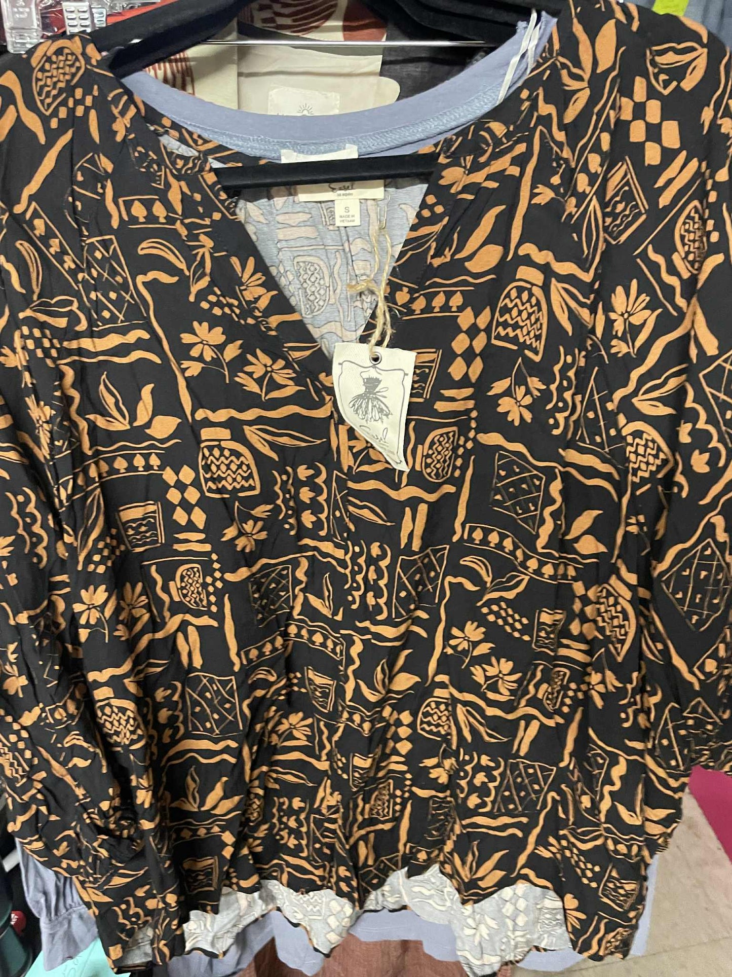 Black Top w/Tan Graphic